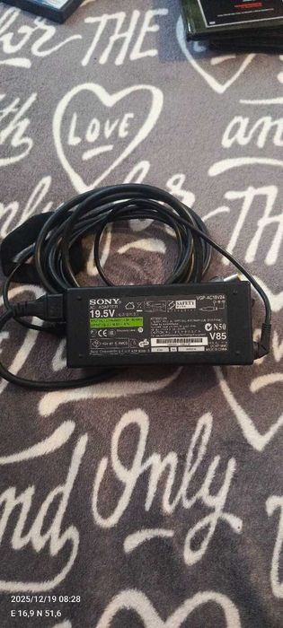 Zasilacz do laptopa