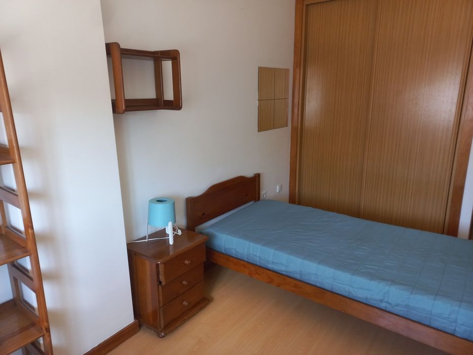 Quarto para arrendar a estudante