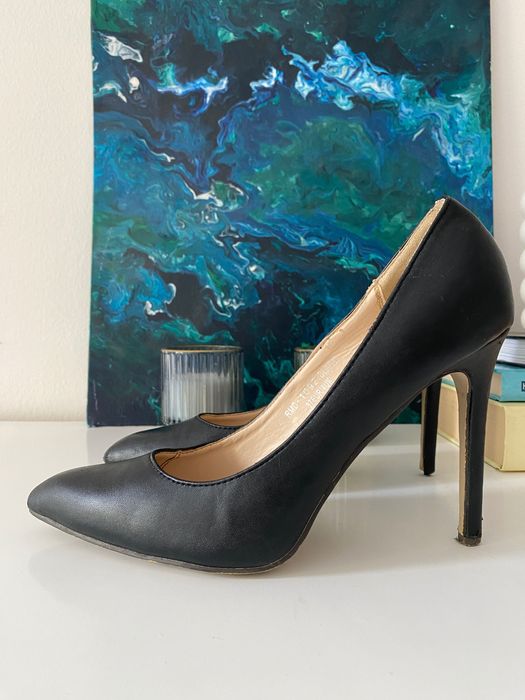 Czarne szpilki klasyczne 37