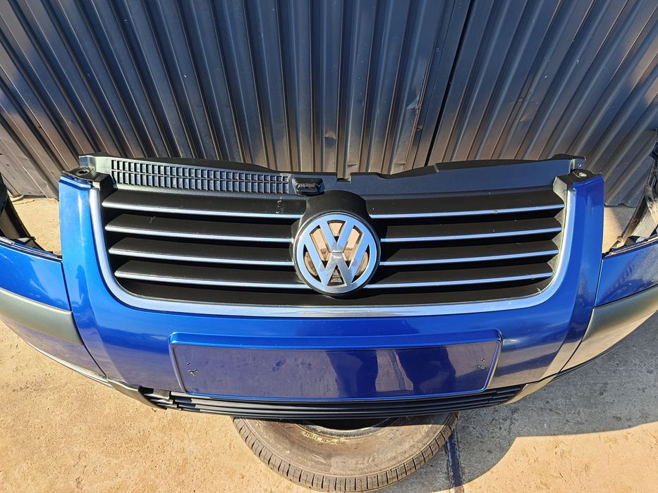 Zderzak przedni przód Passat B5 lift LC5X