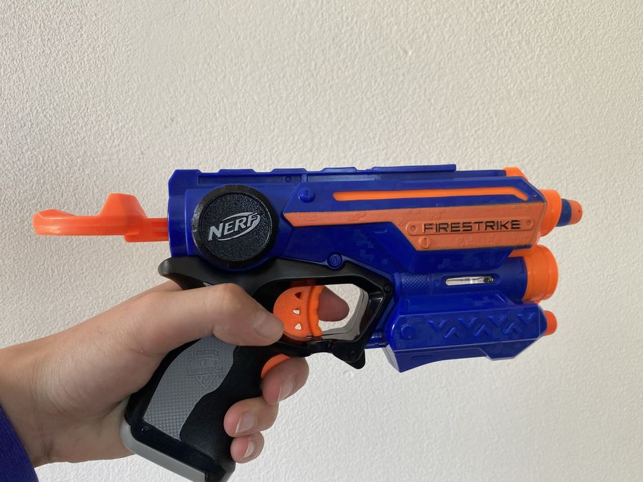 Pistolet Nerf.