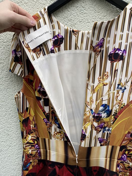 Czerwona złota kolorowa jedwabna sukienka midi Mary Katrantzou