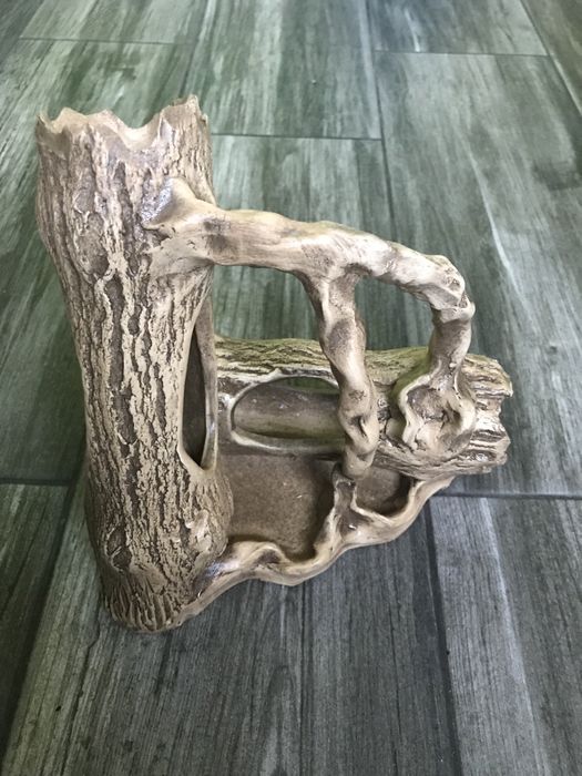 Декор в акваріум , коряга . Скала , грот .