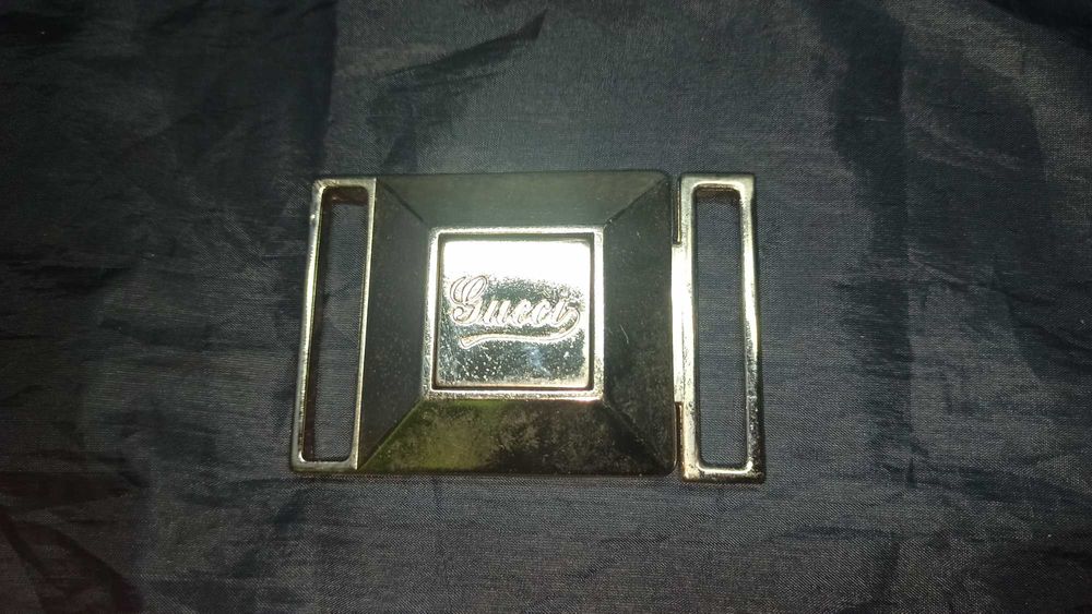 Брендовая пряжка Gucci на ремень