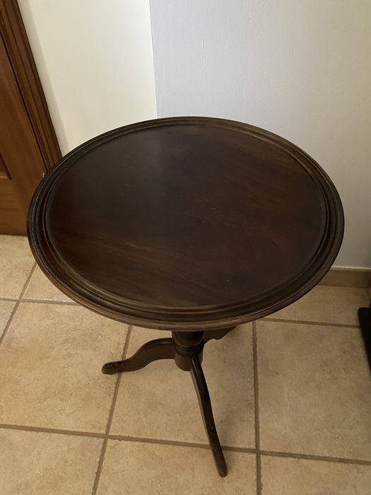 Mesa de apoio em excelente estado