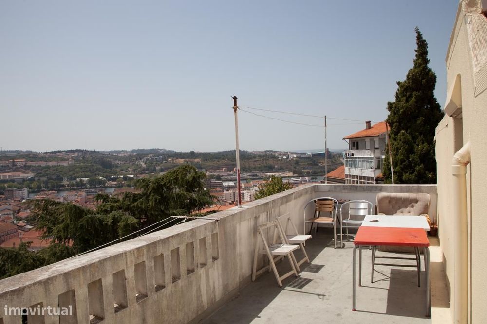 Quarto - localizado em Montes Claros Coimbra