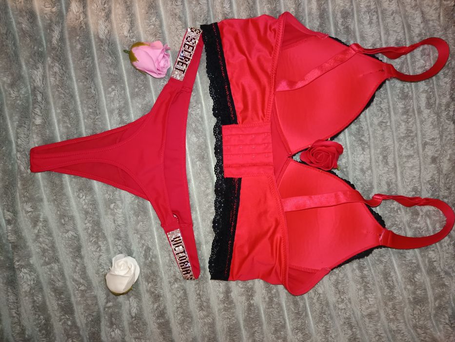 Комплект нижнего белья Victoria's Secret со стразами