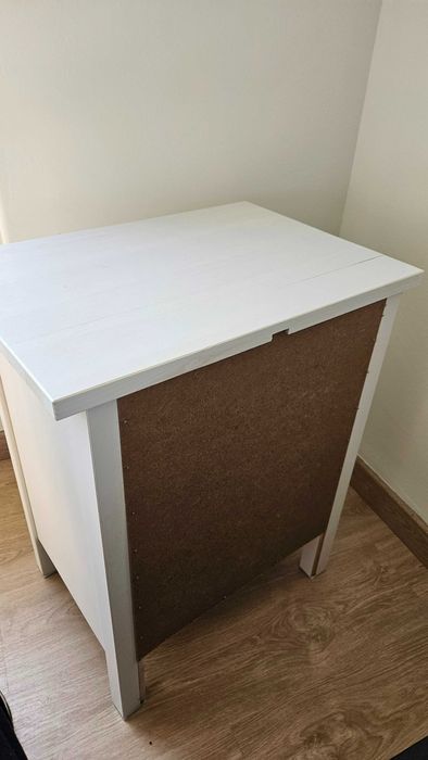 2 mesas de cabeceira IKEA