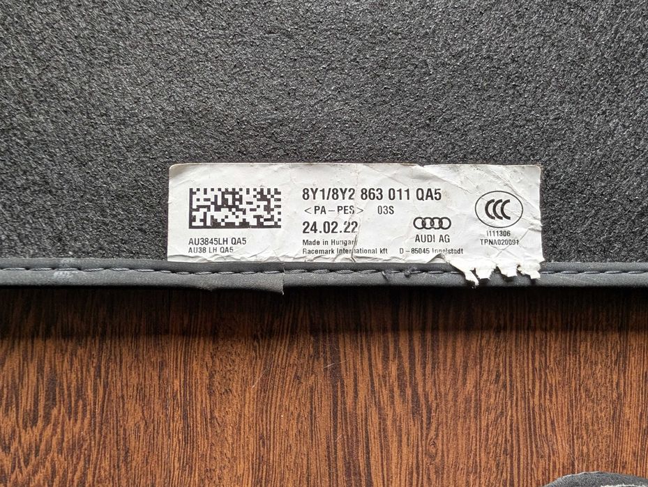 Tapetes Originais Audi A3 8Y (2020+) — Conjunto ou Par