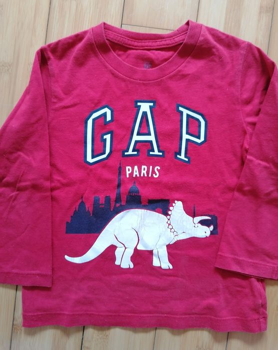 Longsleeve t shirt GAP vermelha com dinossauro 3 anos