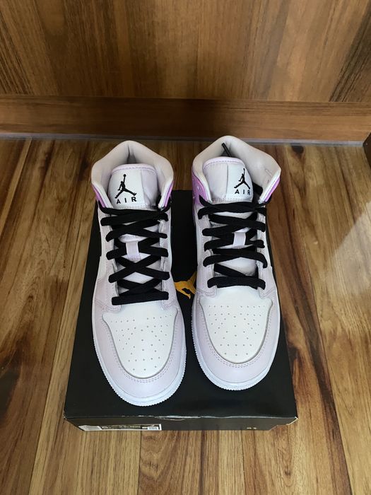 Jordan 1 Mid Barely Grape 37.5 38.5