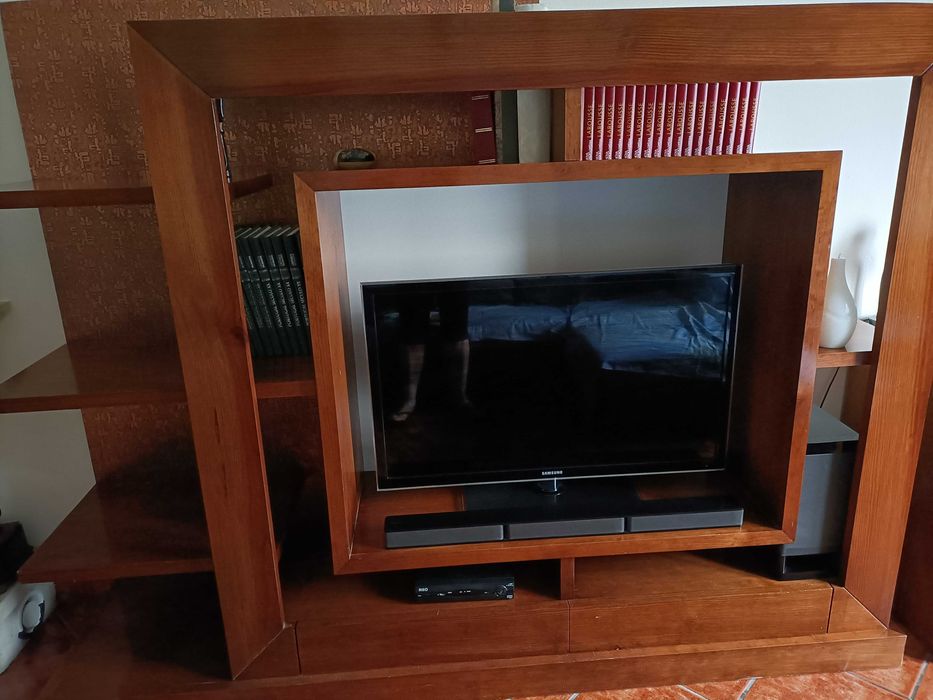 Estante de madeira maciça64862621408385122