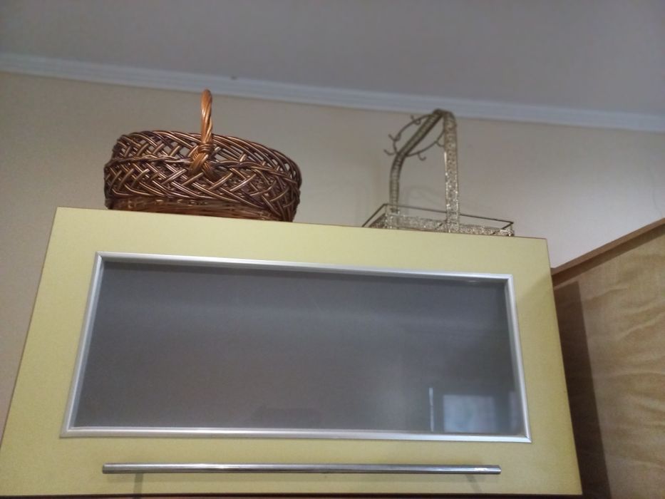 Кухня,Кухонні меблі з окремим сервантом