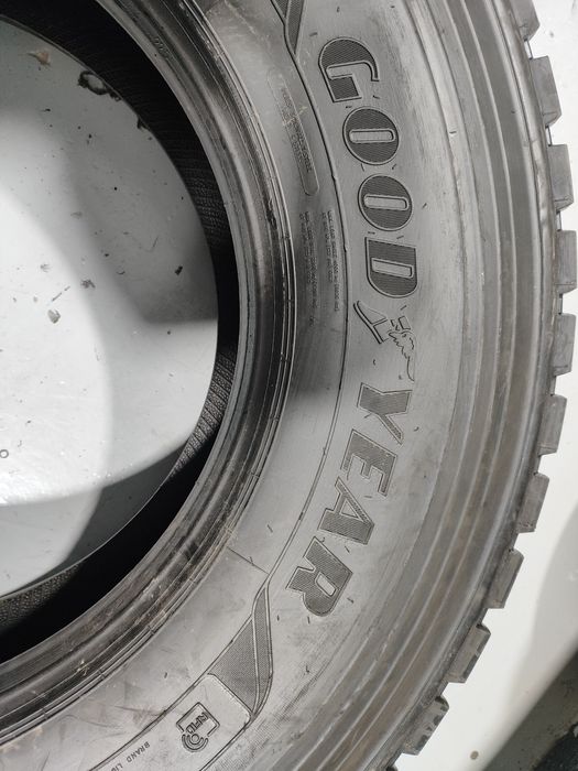 Pneus de camião nortenha 315/80R22,5 - Oferta da Entrega