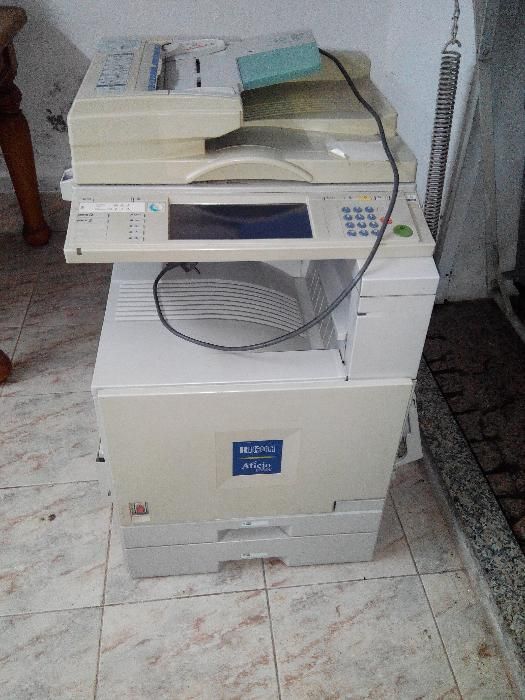 Fotocopiadora A4 e A3 Aficio 1224C + acessórios para peças