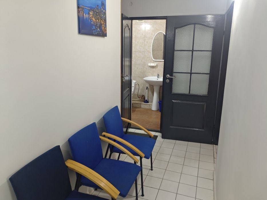 92м2 Окремий вхід з фасаду Метро 500 метрів