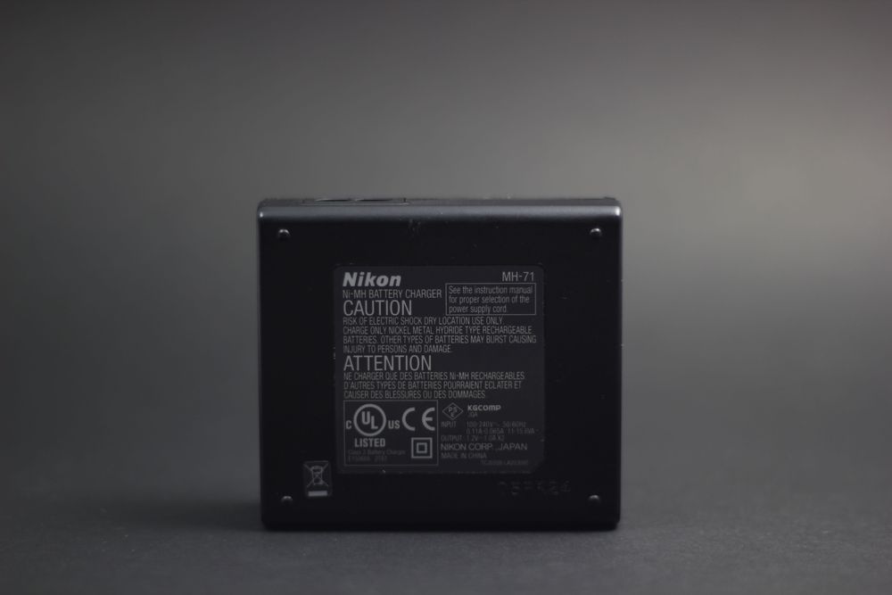 Nikon CoolPix Carregador MH-71