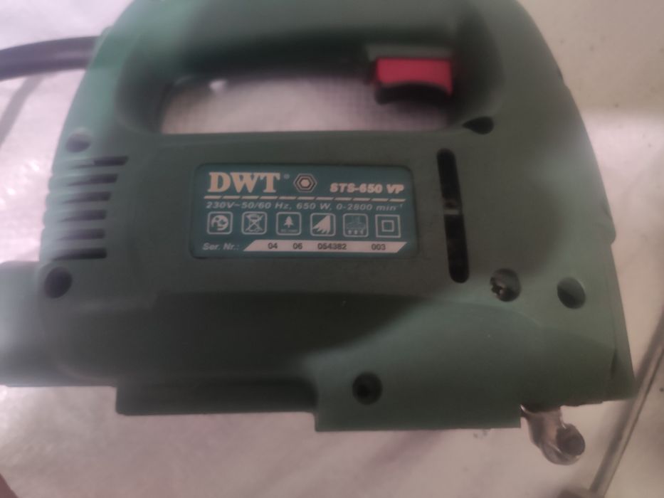 Електролобзик DVT STS-650VP