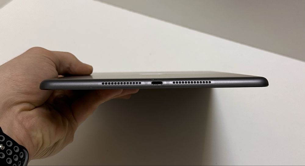 Планшет iPad 7 32GB в ідеалі/ підійде для навчання/переглялу фільмів/