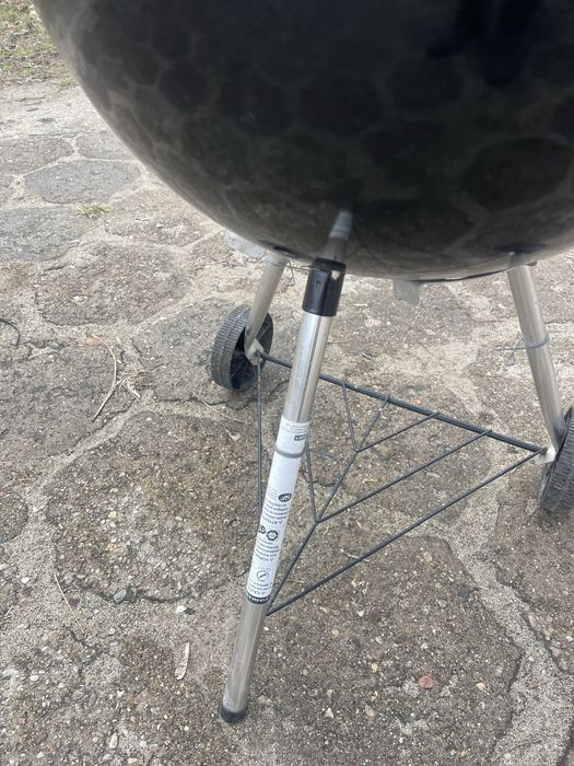 Grill Weber , duży na kółkach