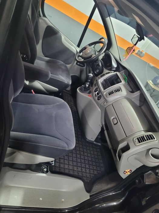 Renault Trafic 2.0 Dci Passenger Black Edition