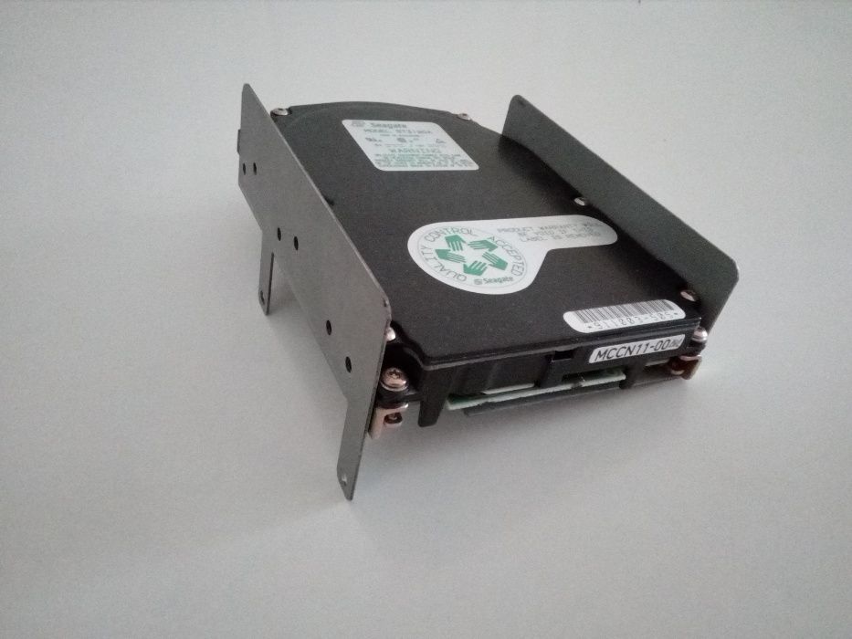 Suportes para fonte de alimentação, discos duros e drive de disquetes64171756607362121