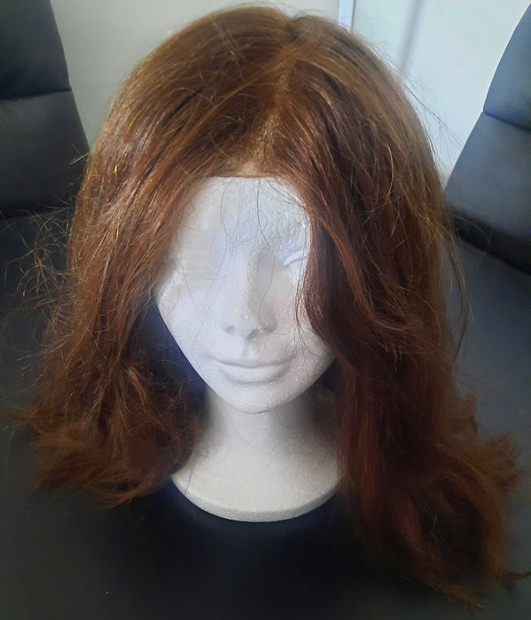 Peruca cabelo natural, cor castanho, como nova, marca Ellen Wille