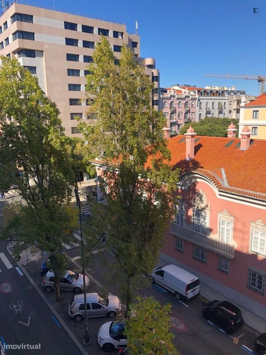 Quarto - localizado em São Sebastião Lisbon