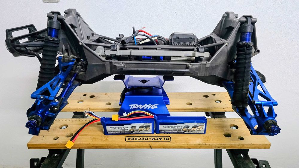 Traxxas X-MAXX 8S- Hobbywing e extras- Como novo