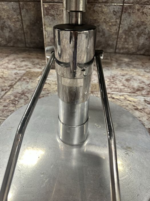 Крісло перукарське Maletti(Італія)