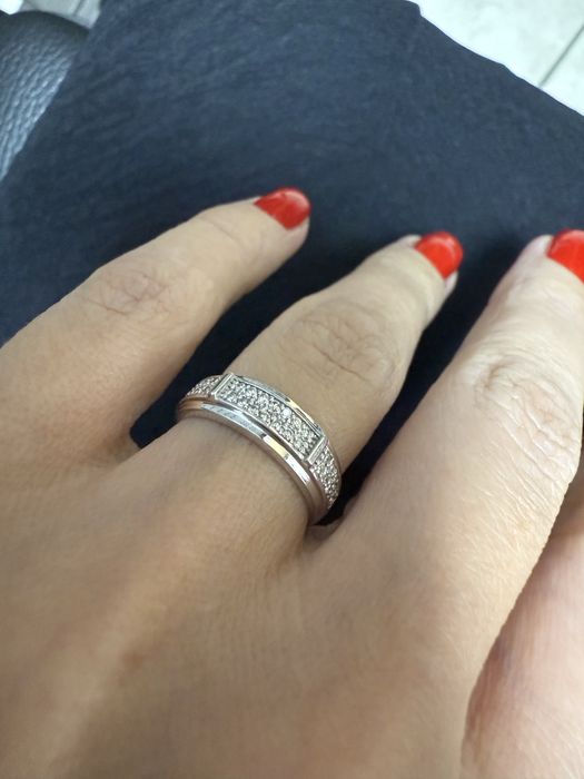 Золотое кольцо с бриллиантами 16,5р