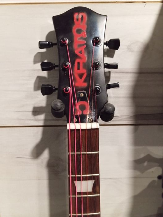 Guitarras Eléctricas Personalizadas KRATOS Les Paul e Stratocaster