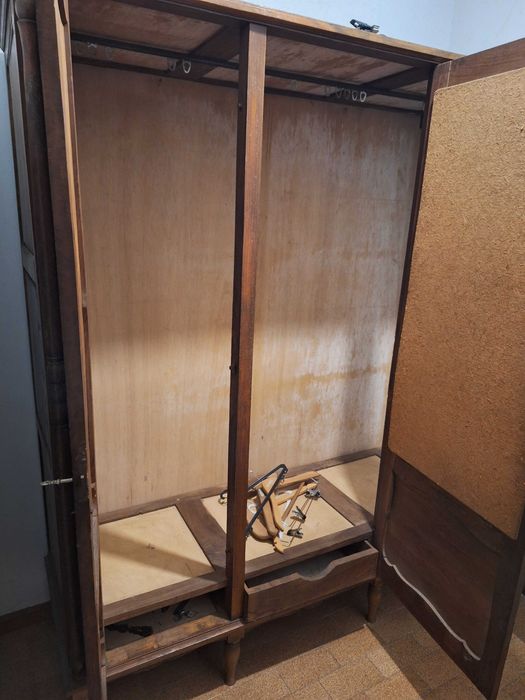 Roupeiro / Guarda-roupa / Armário Vintage - perfeito para restauro