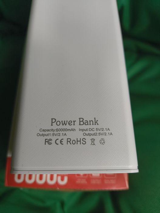 Портативное зарядное устройство с фонариком и быстрой зарядкой