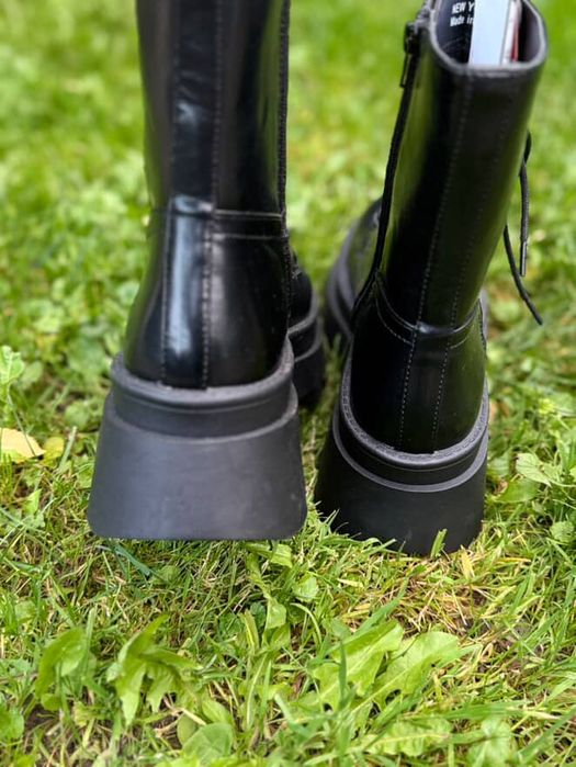 Мартінси Італія нові черевики боти
