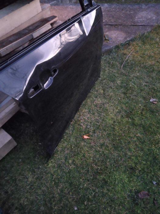 Праві передні двері шевроле вольт 2 (бляха) чорний, під реставрацію