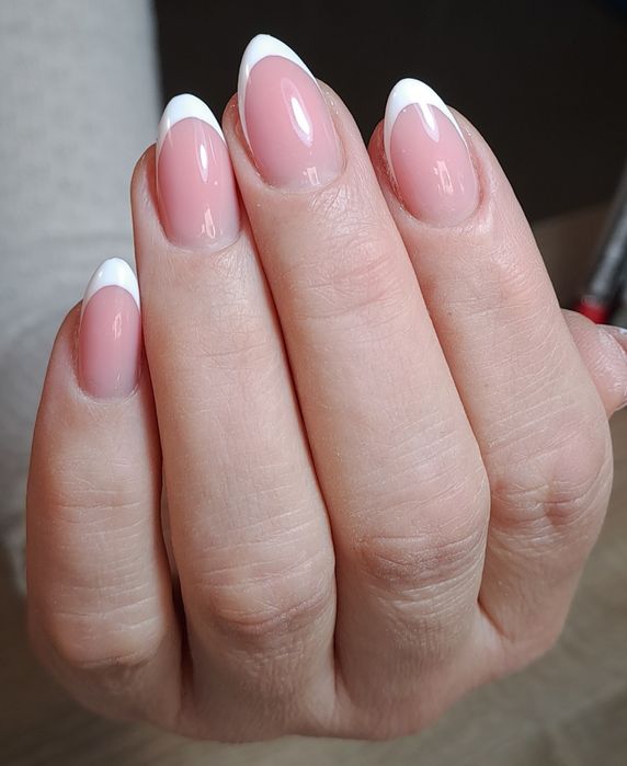 Манікюр Педикюр Нарощування нігтів