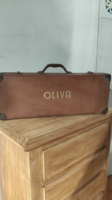 Antiga mala de costura Oliva