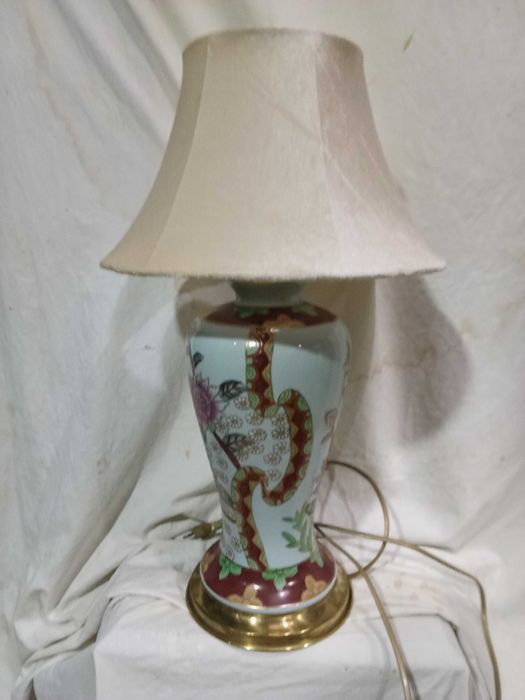 Candeeiro de mesa em porcelana