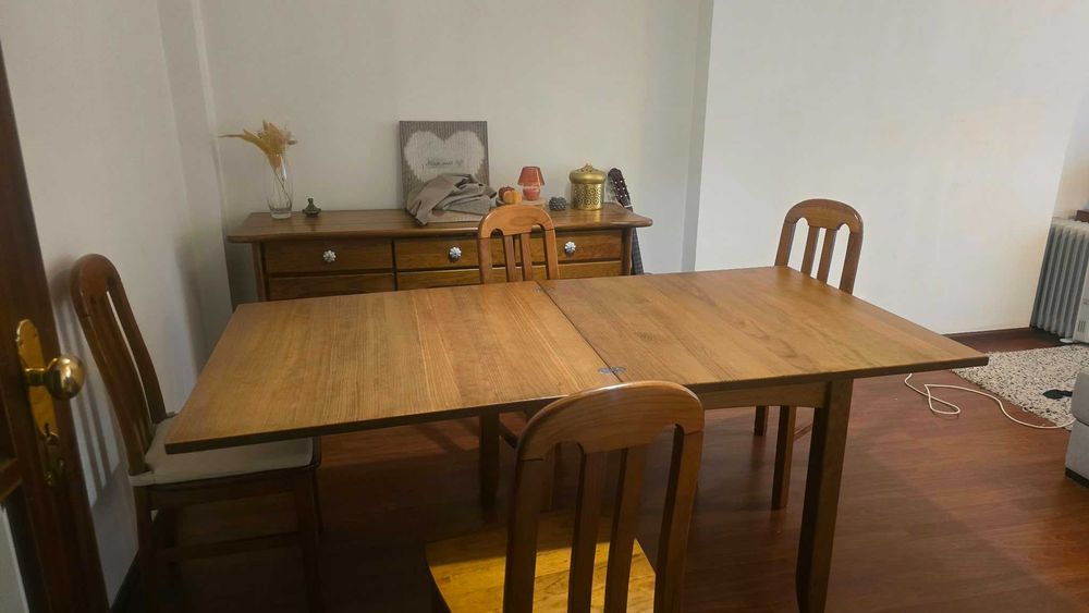 Mesa jantar extensivel+ 4 cadeiras