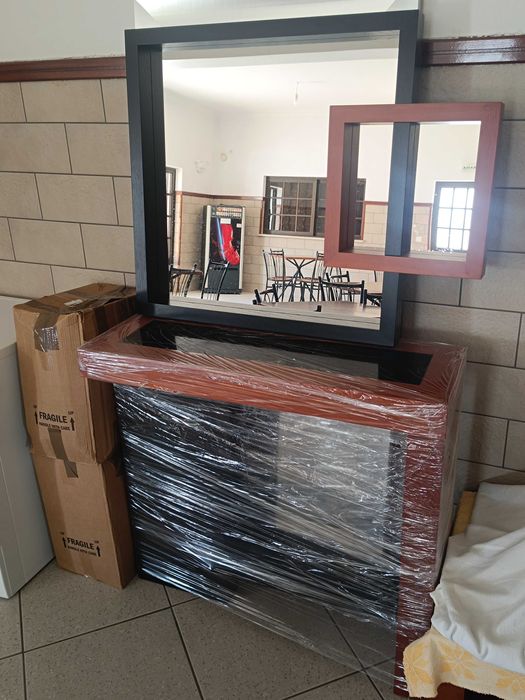 Móvel de entrada e espelho COMO NOVO! Negociável.