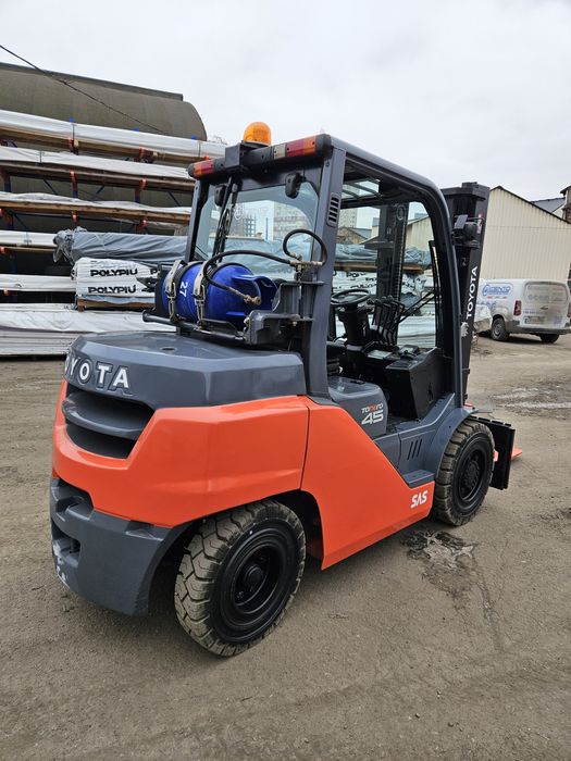 Навантажувач вилковий Toyota 4 тонни. Вилочный погрузчик Тойота 4 т