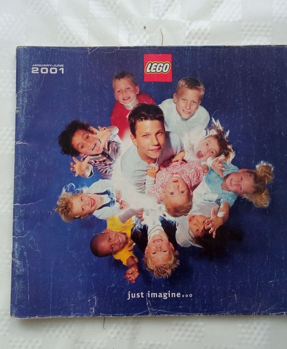 Каталог LEGO 2001 року.