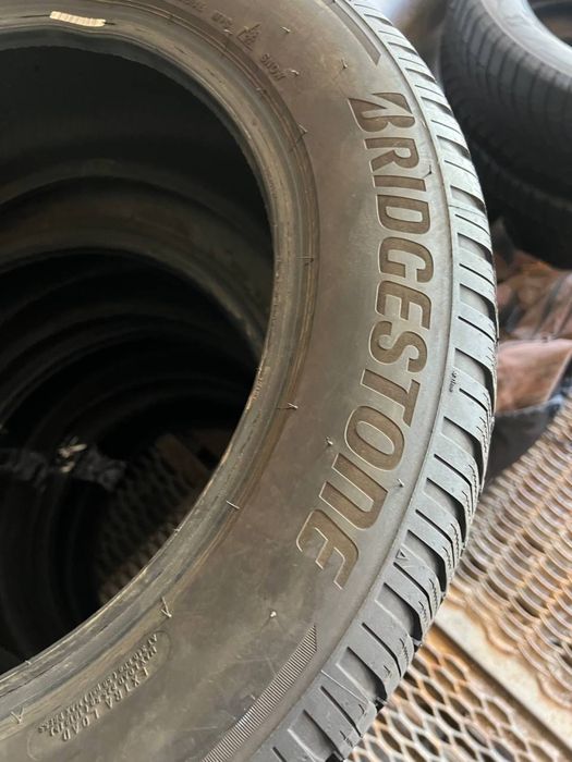 225/55/17 Bridgestone 2022года пара зимних шин