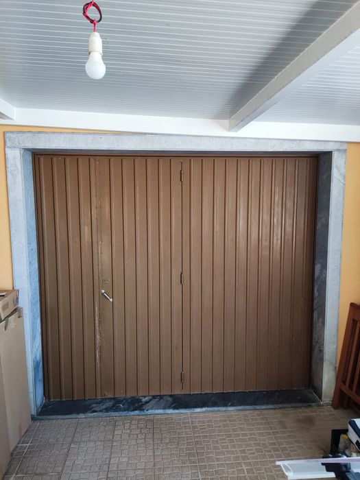 Portão garagem basculante 2,5m x 2,2m