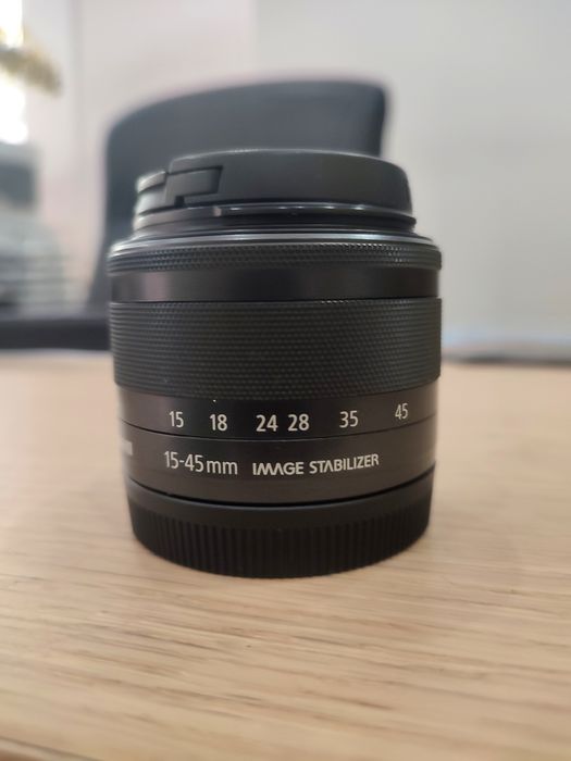 Objetiva EF-M 15-45mm f/3.5-6.3 IS STM