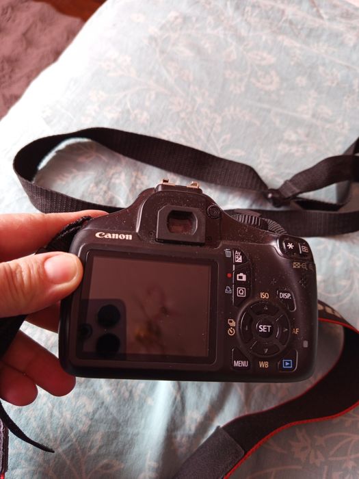 Фотоапарат профессиональной сьемки.   Cannon с чехлом