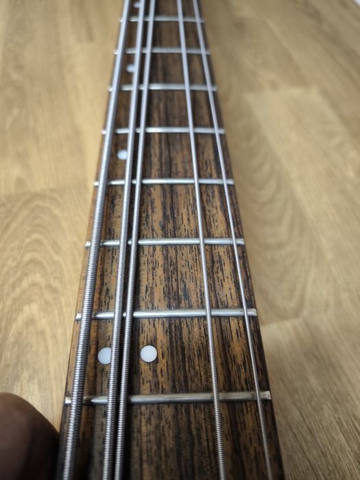 Gitara basowa Cort Activ V