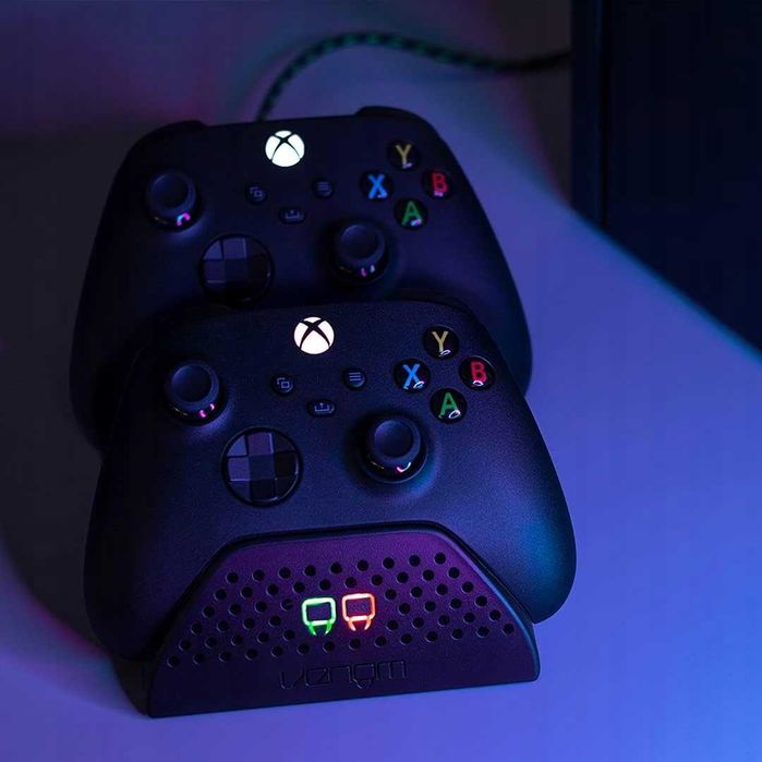 Stacja dokująca padów Venom VS2881 Xbox Series X/S czarna + 2 baterie