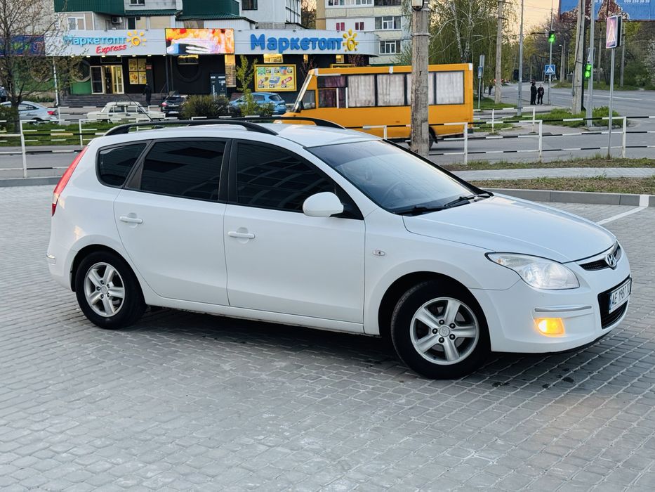 Продам хюндай i30 1.6 газ не крашен